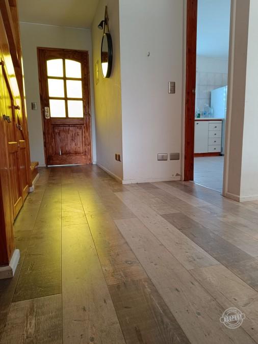 Se vende hermosa casa amoblada , en condominio camino al volcán a 8 minutos del centro de Pucón.