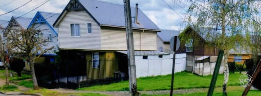 Vende Casa esquina 2 pisos Los Hinojos 3784 Villa Praderas de Santa Carolina.