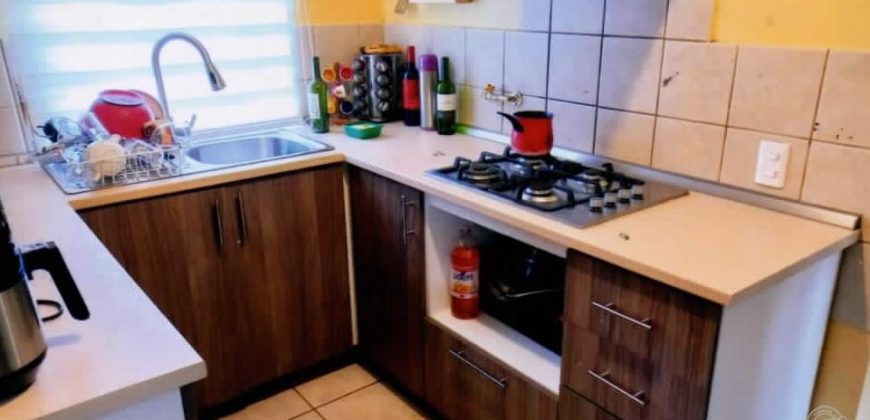 Vende Casa esquina 2 pisos Los Hinojos 3784 Villa Praderas de Santa Carolina.