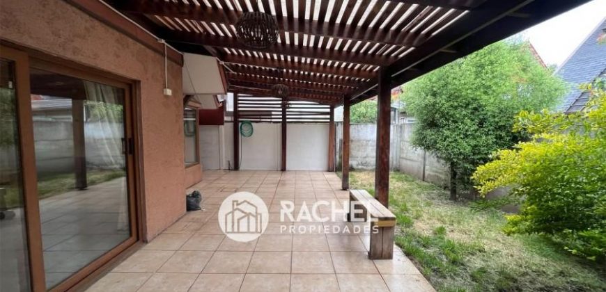 SE VENDE LINDA CASA DE 4D- SECTOR LAS ENCINAS