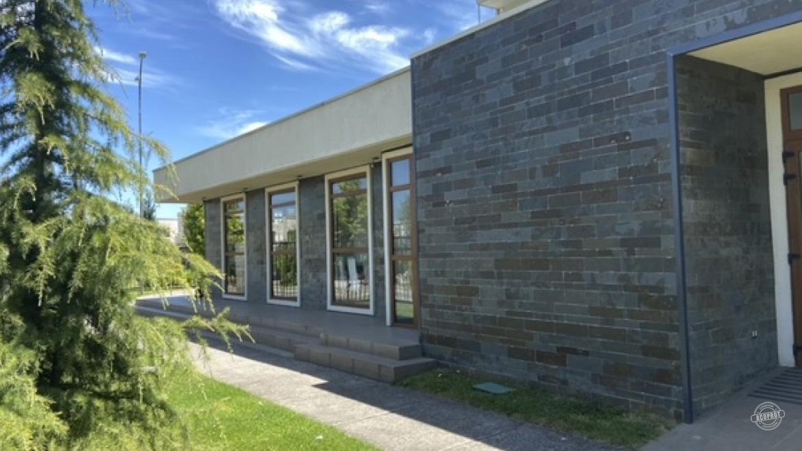 Vendemos amplio departamento en Condominio Cumbres del Sur