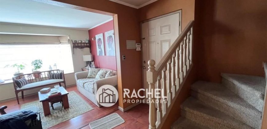 SE VENDE IMPECABLE y ACOGEDORA CASA EN VILLA MARTIN HIRIART