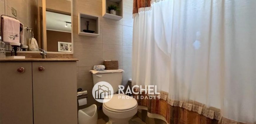 SE VENDE IMPECABLE y ACOGEDORA CASA EN VILLA MARTIN HIRIART