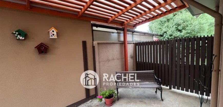 SE VENDE IMPECABLE y ACOGEDORA CASA EN VILLA MARTIN HIRIART