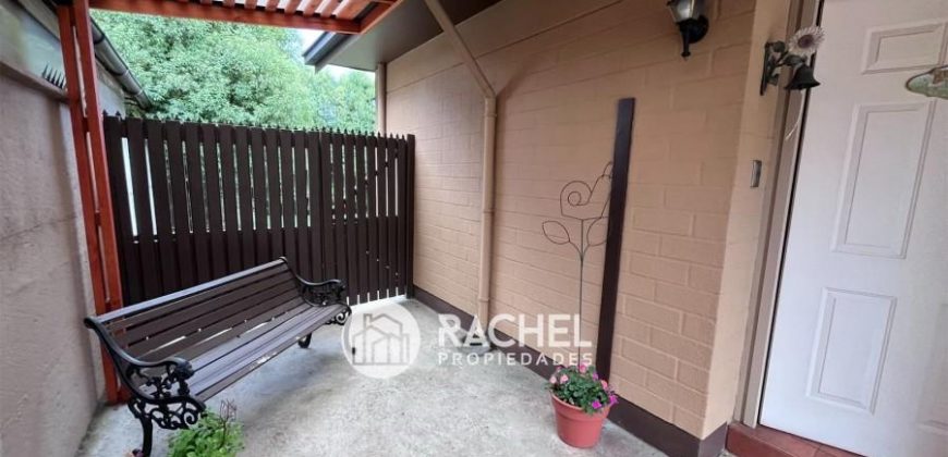 SE VENDE IMPECABLE y ACOGEDORA CASA EN VILLA MARTIN HIRIART