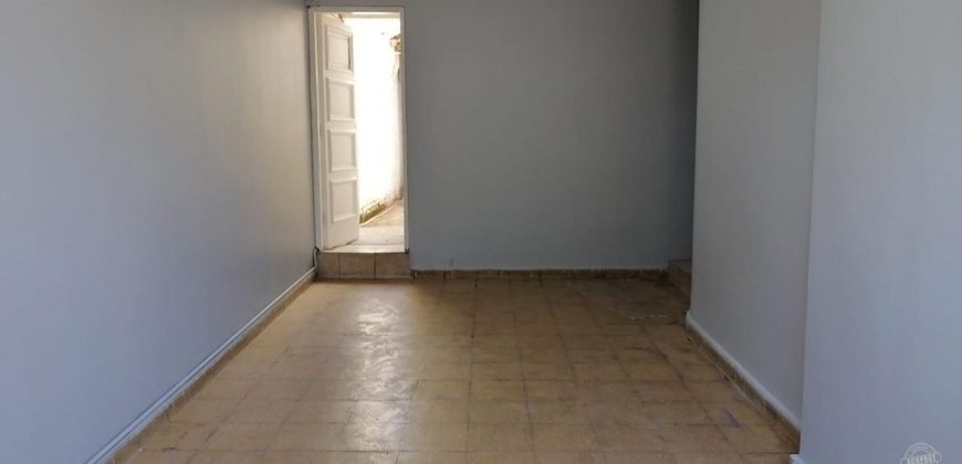 Vendemos propiedad comercial de dos pisos en excelente ubicación