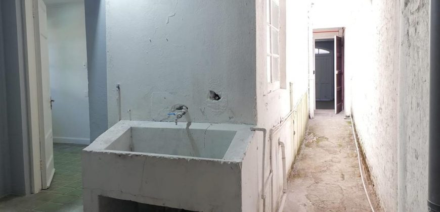 Vendemos propiedad comercial de dos pisos en excelente ubicación