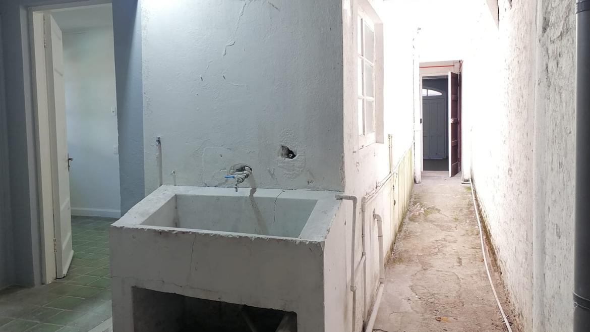 Vendemos propiedad comercial de dos pisos en excelente ubicación