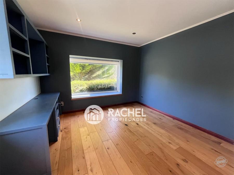 Se vende hermosa casa de estilo canadiense en el Sector Pumalal.