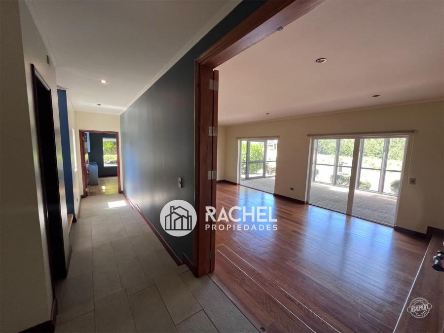 Se vende hermosa casa de estilo canadiense en el Sector Pumalal.