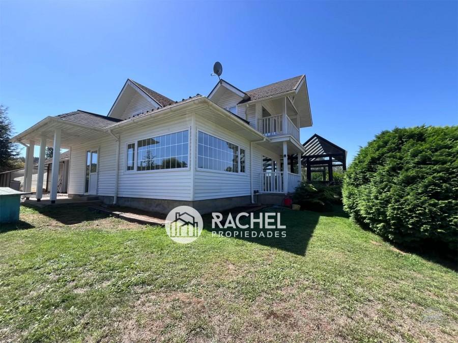 Se vende hermosa casa de estilo canadiense en el Sector Pumalal.