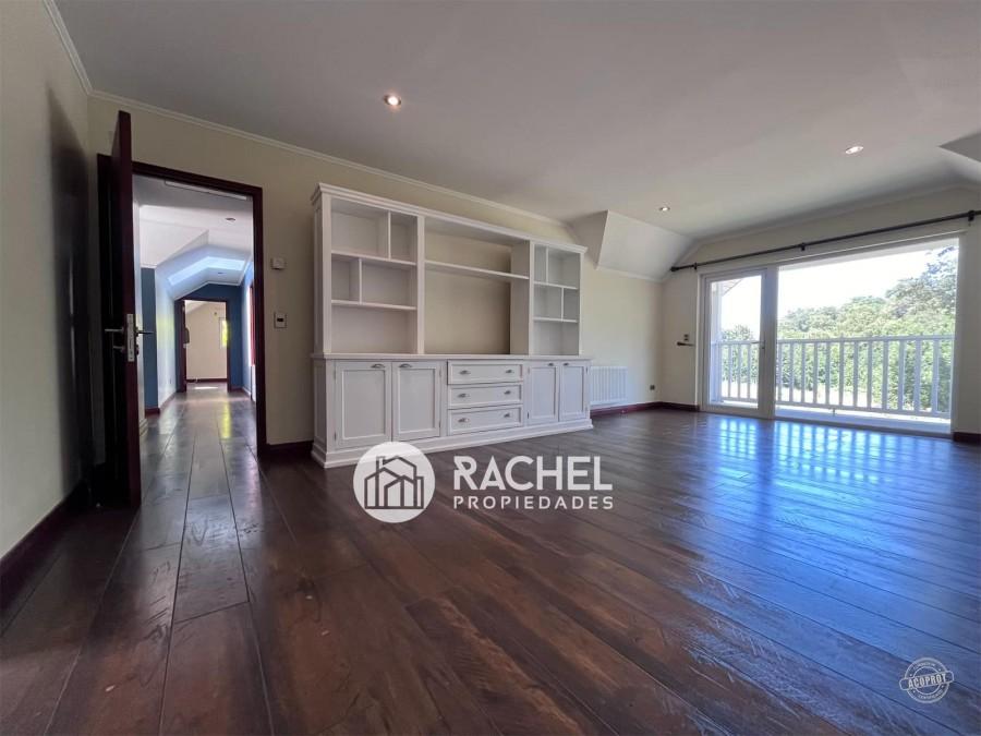 Se vende hermosa casa de estilo canadiense en el Sector Pumalal.