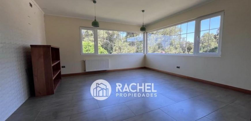 Se vende hermosa casa de estilo canadiense en el Sector Pumalal.