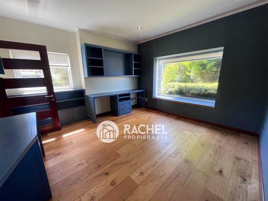 Se vende hermosa casa de estilo canadiense en el Sector Pumalal.