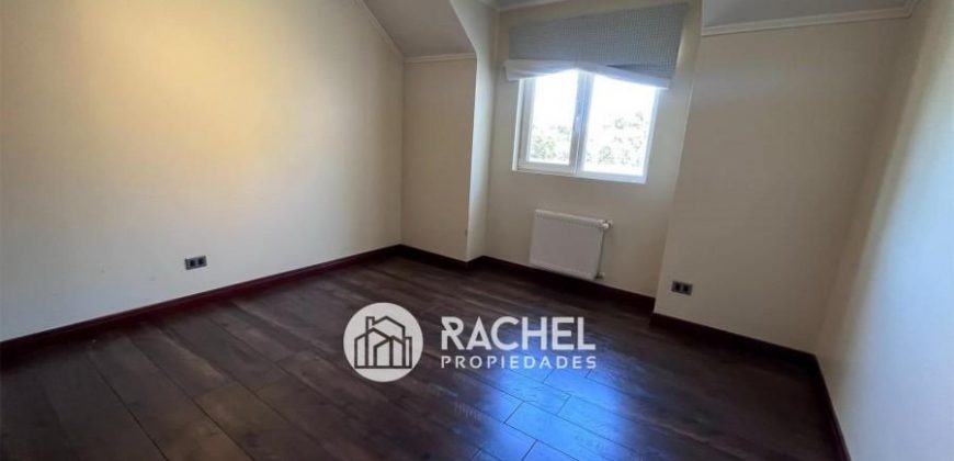 Se vende hermosa casa de estilo canadiense en el Sector Pumalal.