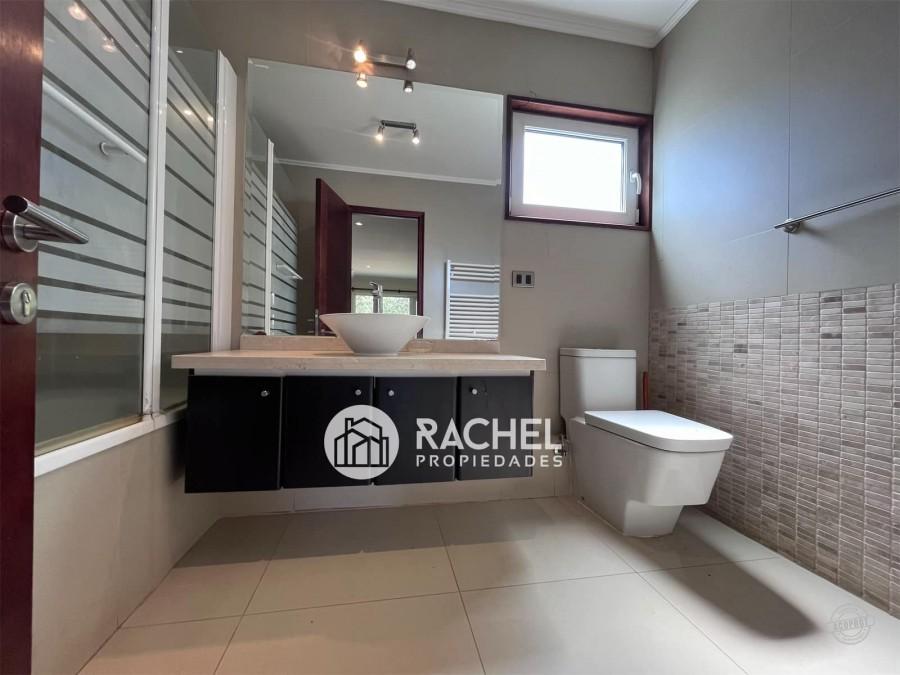 Se vende hermosa casa de estilo canadiense en el Sector Pumalal.