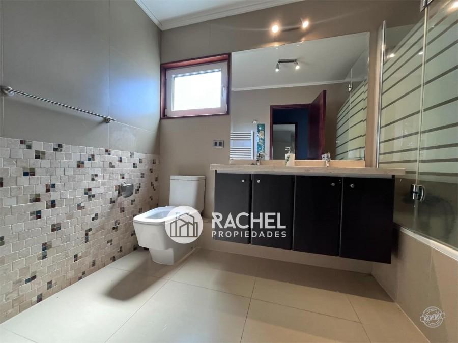 Se vende hermosa casa de estilo canadiense en el Sector Pumalal.