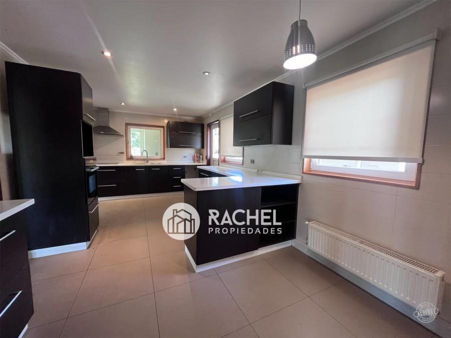 Se vende hermosa casa de estilo canadiense en el Sector Pumalal.