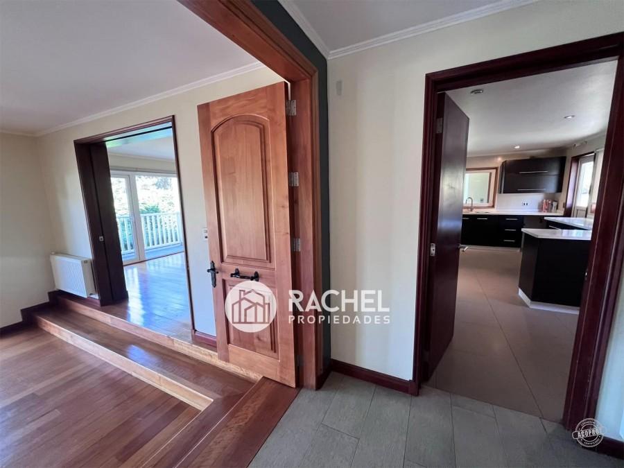 Se vende hermosa casa de estilo canadiense en el Sector Pumalal.