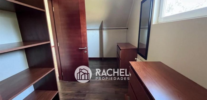 Se vende hermosa casa de estilo canadiense en el Sector Pumalal.