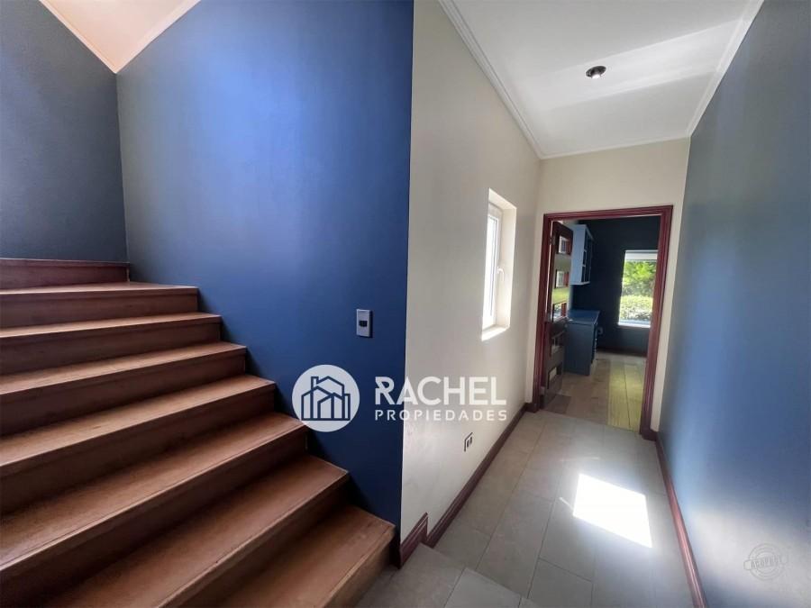 Se vende hermosa casa de estilo canadiense en el Sector Pumalal.