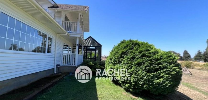 Se vende hermosa casa de estilo canadiense en el Sector Pumalal.