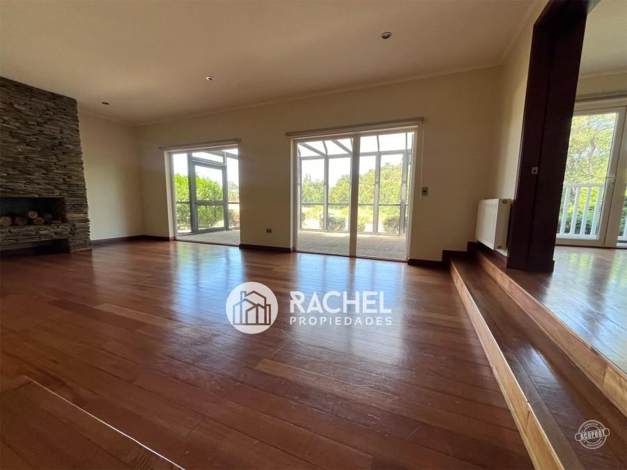 Se vende hermosa casa de estilo canadiense en el Sector Pumalal.