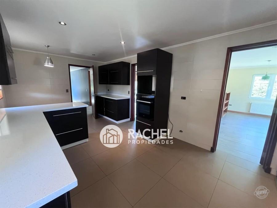 Se vende hermosa casa de estilo canadiense en el Sector Pumalal.