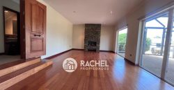 Se vende hermosa casa de estilo canadiense en el Sector Pumalal.
