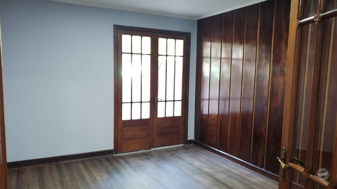 Vendemos propiedad comercial de dos pisos en excelente ubicación