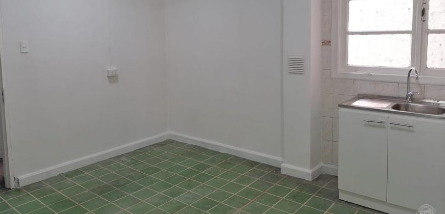 Vendemos propiedad comercial de dos pisos en excelente ubicación