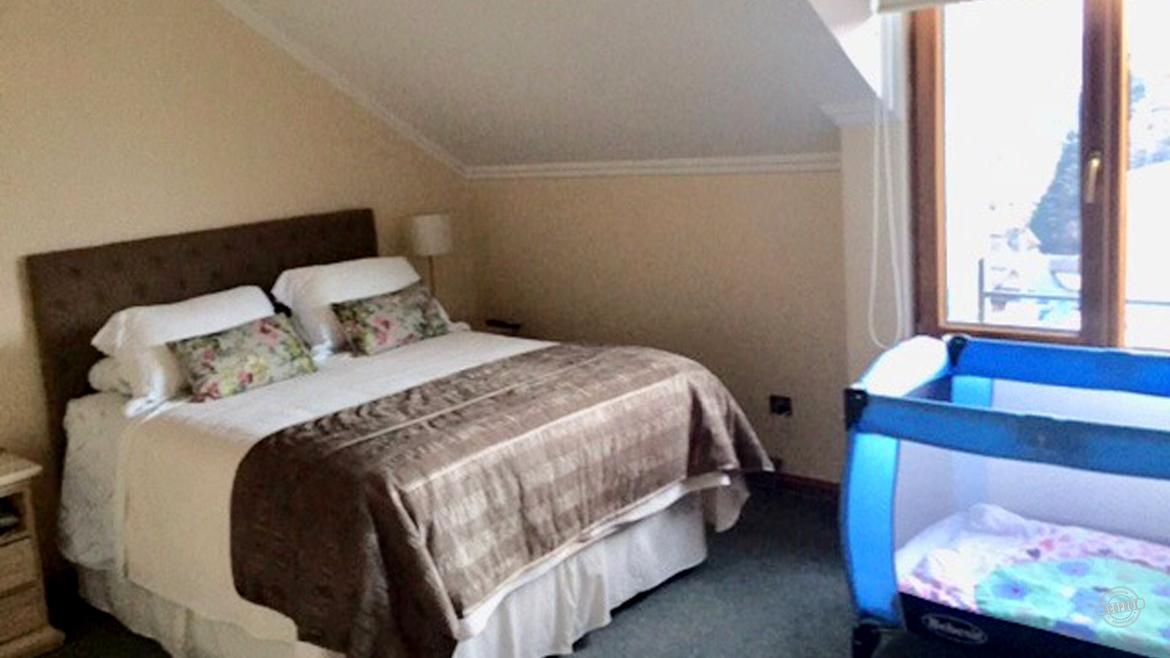Arrendamos amplio departamento dúplex a pasos de la Av. Alemania
