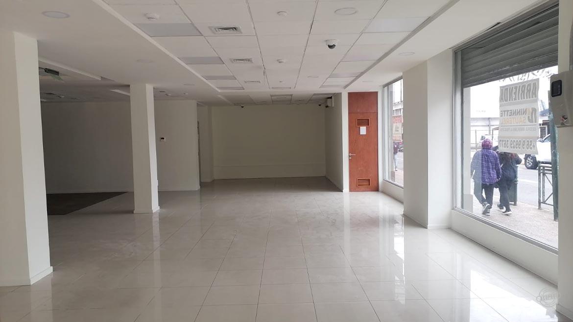 Arrendamos amplio local comercial con gran visibilidad en el centro de Temuco