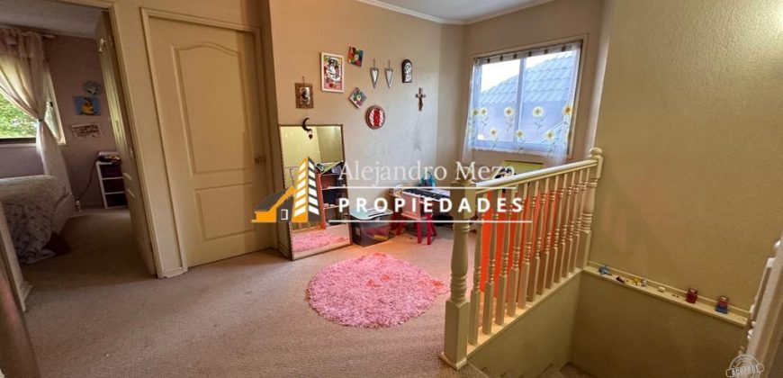 SE VENDE CASA EN ARBOLEDA DEL PORTAL