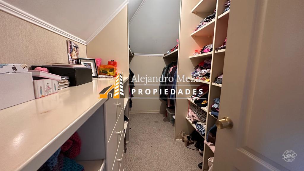 SE VENDE CASA EN ARBOLEDA DEL PORTAL