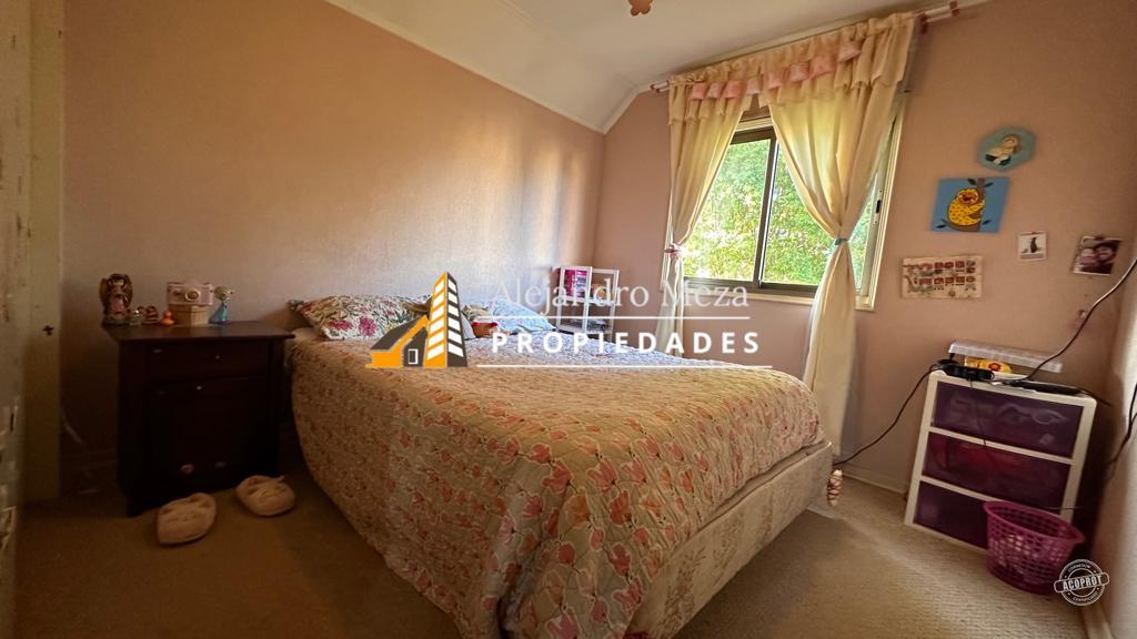 SE VENDE CASA EN ARBOLEDA DEL PORTAL