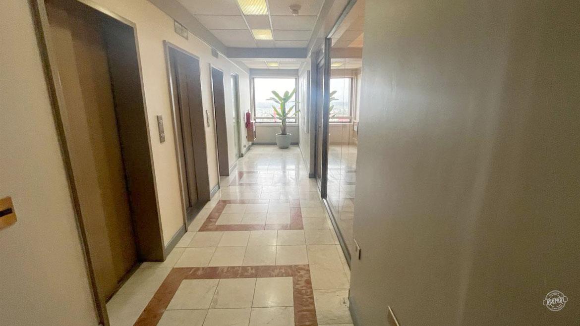 Arrendamos central oficina en la Torre Campanario