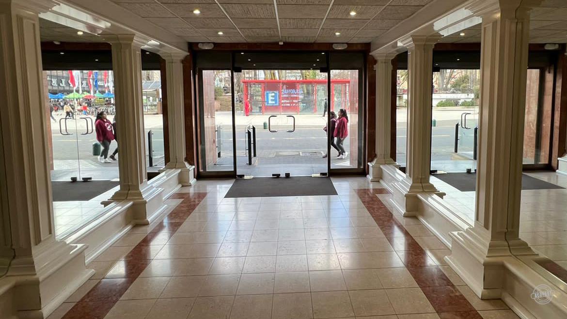 Arrendamos central oficina en la Torre Campanario