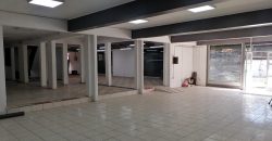 Arrendamos gran local de esquina con excelente visibilidad.