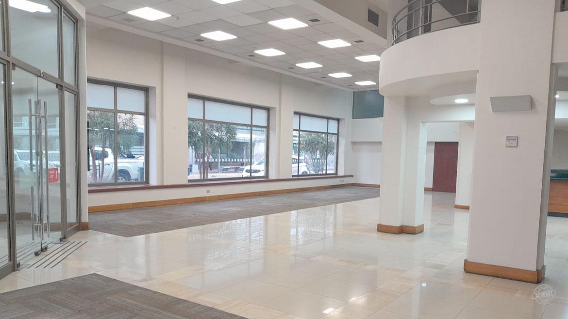 Arrendamos gran local comercial en excelente ubicación.