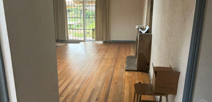 Vendemos amplia  casa en villa Imperial