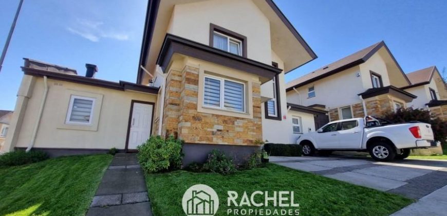 SE VENDE HERMOSA CASA EN SECTOR RESIDENCIAL PUERTA DEL SOL