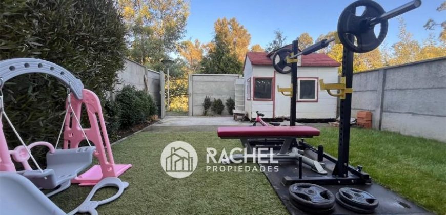 SE ARRIENDA MODERNA CASA CON QUINCHO