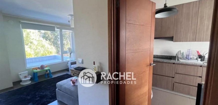 SE ARRIENDA MODERNA CASA CON QUINCHO
