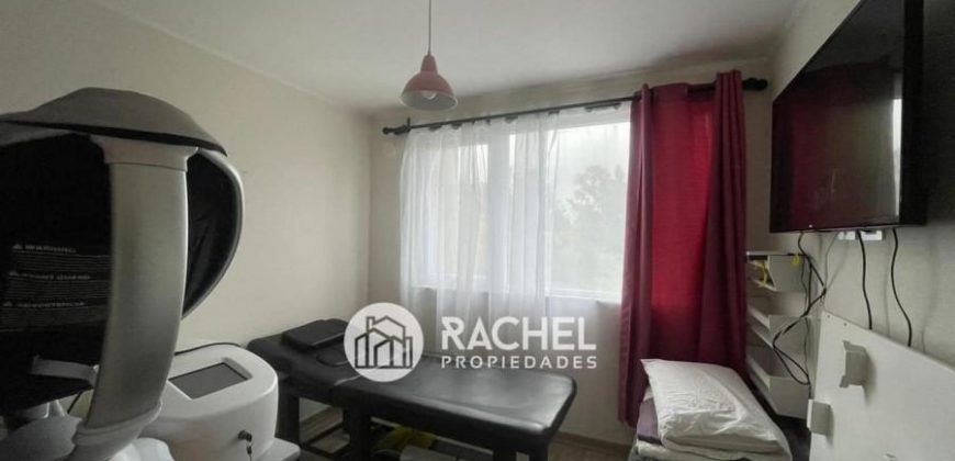 SE ARRIENDA MODERNA CASA CON QUINCHO