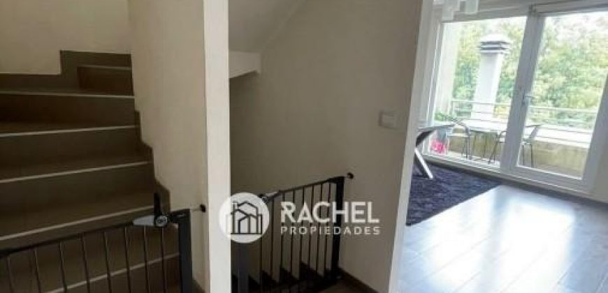 SE ARRIENDA MODERNA CASA CON QUINCHO