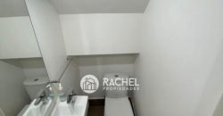 SE ARRIENDA MODERNA CASA CON QUINCHO