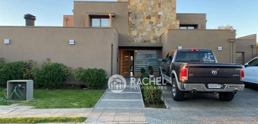 SE VENDE ESPECTACULAR CASA MEDITERRÁNEA EN CONDOMINIO SECTOR PONIENTE