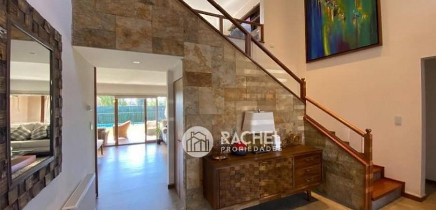 SE VENDE ESPECTACULAR CASA MEDITERRÁNEA EN CONDOMINIO SECTOR PONIENTE