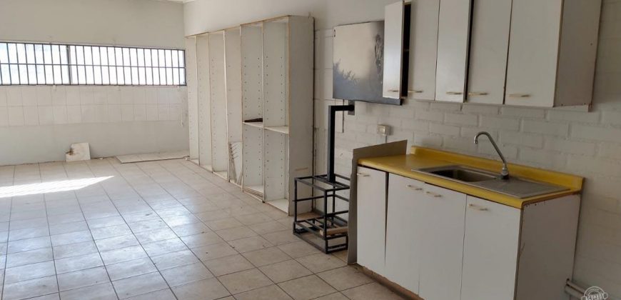 Arrendamos local comercial en calle Miraflores